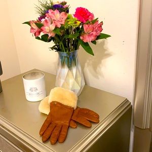 Ugg leather gloves.